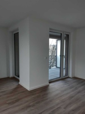Attraktive Neubau 2,5 Zimmer Wohnung Einbauküche Balkon Keller Aufzug Zentral Barrierefrei