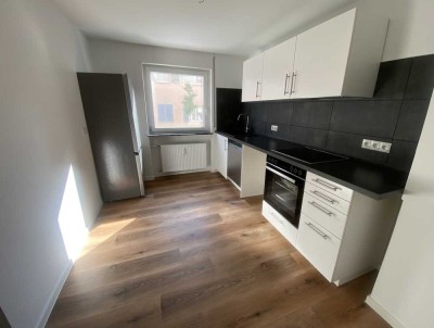 Sanierte drei Zimmer, Küche, Bad und Balkon Wohnung zu vermieten