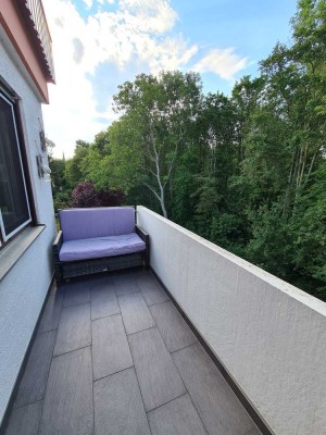 3-Zimmer-Wohnung mit Balkon und Wannenbad direkter Blick auf den Waldpark