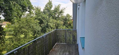 Schöne und vollständig renovierte 3-Zimmer-Maisonette-Wohnung mit Balkon in Brandis