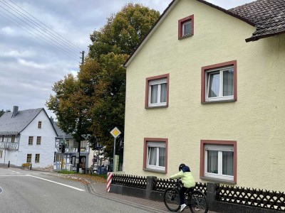 Großzügiges Einfamilienhaus mit sehr guter Verkehrsanbindung in Hünstetten-Wallrabenstein