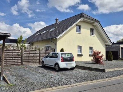 "Junges Generationenwohnen!" Gepflegtes Zweifamilienhaus