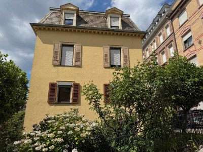 "Viel Platz fürs Geld - Modernisierungsbedürftige 4,5-Zi.-Maisonette mitten in Baden-Baden"