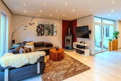 Stilvolles, geräumiges und modernisiertes 6-Zimmer-Haus mit Einbauküche in Garching bei München