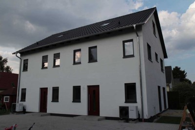 Helle Doppelhaushälfte zum Erstbezug in Kaulsdorf
