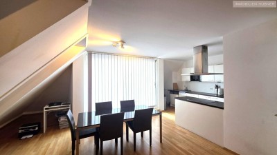 VOLLMÖBLIERTE DG-Wohnung mit westseitiger Terrasse ++ Eine Ebene ++ AB AUGUST!!