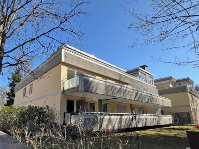 Schöne, renovierte 2,5-Zimmer-Wohnung mit großzügiger Terrasse