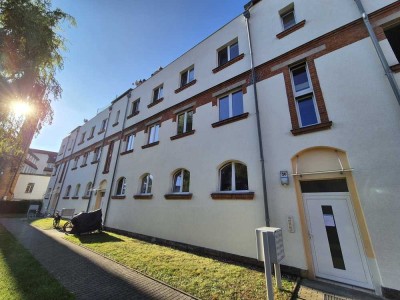 1 Raum Wohnung mit großer Dachterrasse und Blick zum Elbhang