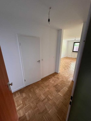 Frisch sanierte 2-Zimmer-EG-Wohnung mit Terrasse und Gartennutzung an der Neusser Weyhe
