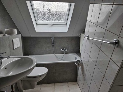 Helle und Moderne Maisonettewohnung für Einzelpersonen mit Einbauküche