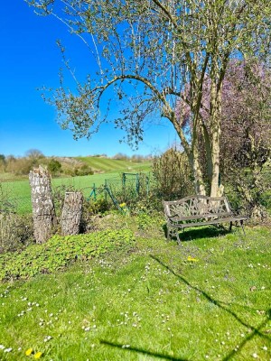 Natur pur - Weitblick inklusive! Großzügiges Wohnen in herrlicher Ortsrandlage mit Blick ins Grüne!