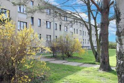 schöne 4-Zimmer-Wohnung mit Wannenbad in Saal