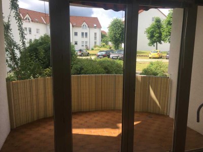 Erdgeschosswohnung mit 2 Zimmern, Tageslichtbad und Balkon + Option zur Übernahme der Küche