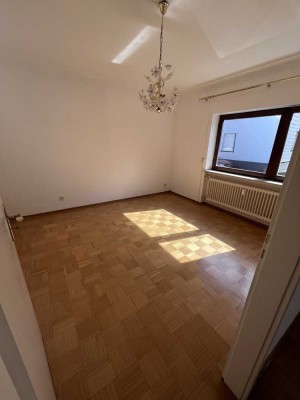 Schöne 3 -Zimmer Erdgeschosswohnung, Große Küche, Bad, Erdgeschosswohnung in St. Ingbert