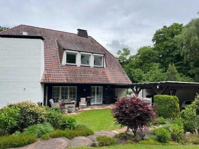 Großzügige Etagenwohnung mit Balkon, Klimaanlage und Wintergarten