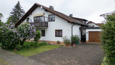 Ruhige Dachgeschosswohnung mit Balkon und Garage