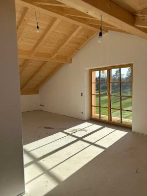 3-Zimmer-Dachgeschosswohnung mit Balkon am Ortsrand in Neufahrn bei Egling