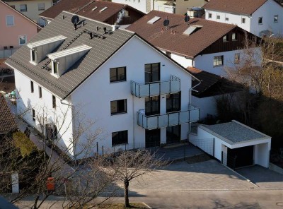 Exklusive, helle u. ruhige 4-Zi.-Neubau-EG-Terrassenwohnung m. Souterrain u. TG (OT Harthaus) v. pr.