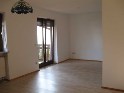Gepflegte 3-Zimmer-Wohnung mit Balkon und Einbauküche in Taufkirchen