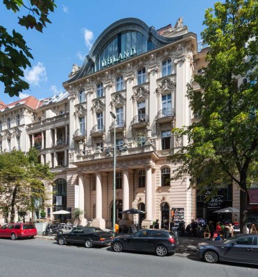 Großzügige Altbauwohnung im Uhlandschloss mit klassischem Charme