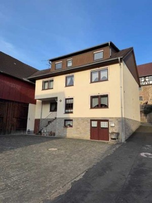 Geräumiges Einfamilienhaus mit viel Platz und Potential in Gilfershausen zu verkaufen