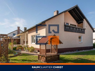 Charmantes Zweifamilienhaus, ausgebautem Dachgeschoss & vielseitigen Nutzungsmöglichkeiten