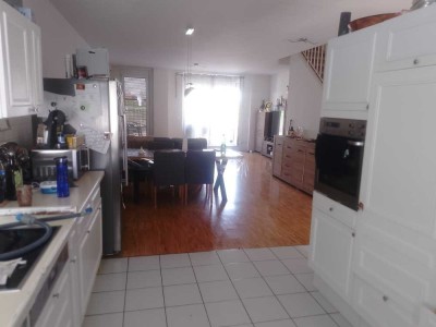 Freundliche 4-Zimmer-Terrassenwohnung mit Balkon