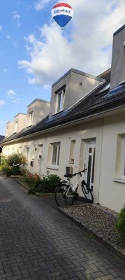 Modernes Reihenhaus mit hochwertiger Ausstattung, Garten und Carport in ruhiger Lage