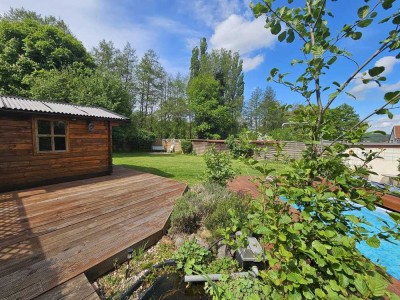 Schöne, gut geschnittene, große Eigentumswohnung mit Pool und eigenem Garten