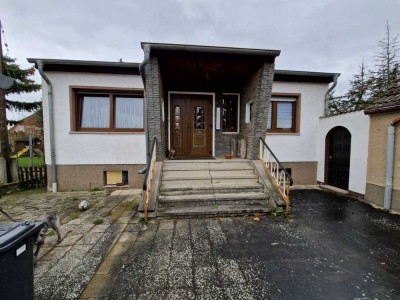 Einfamilienhaus mit Garage und großem Grundstück im alten Ortskern von Barleben