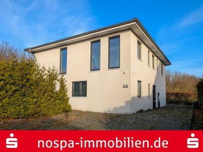 Im Rahmen der Zwangsversteigerung - Großes Stadthaus am Stadtrand von Schleswig