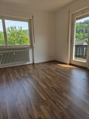 Stilvolle 3-Zimmer-Wohnung mit Balkon und EBK in Bad Herrenalb/Unteres Gaistal