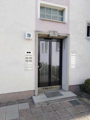 Attraktive und gepflegte 2-Zimmer-Hochparterre-Wohnung mit Balkon und EBK in Fürth