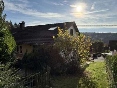 WUNDERBARES EINFAMILEHNHAUS– Idyllisches, teilsaniert und mit eigenem Waldzugang