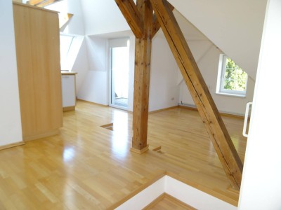 Dachgeschosswohnung mit Balkon und Garten in zentraler sonniger Lage | provisionsfrei