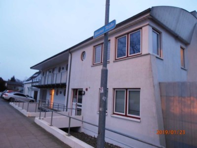 1 Zimmer-Whg in hellem Souterrain und EBK