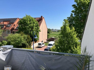Gepflegte 3-Zimmer-DG-Wohnung mit gehobener Ausstattung und TG Stellplatz, ruhige Feldrandlage
