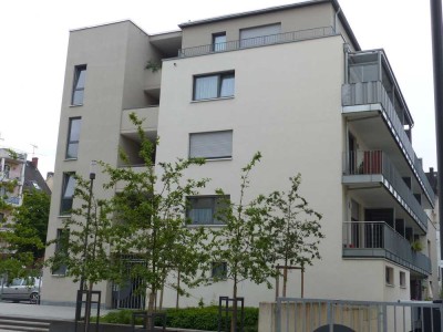 Giessen Zentrum: Helles 1-Zi. Appartement m. Balkon, Einbauk.,  Tageslichtbad, Aufzug, TG Stellplatz