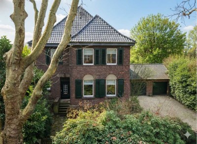 Villa mit unvergleichlich großem Grundstück in Neukirchen-Vluyn