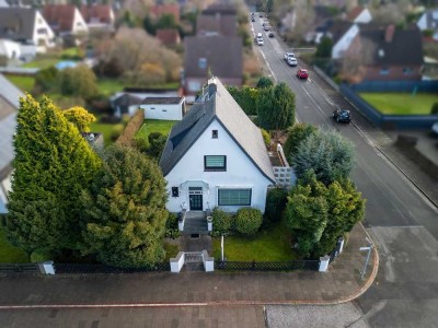 Bremerhaven-Bürgerpark // Freistehendes Einfamilienhaus auf großzügigen Grundstück