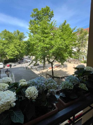 Hochwertige- familienfreundliche- Stuckaltbauwohnung an der Gethsemanekirche mit Balkon und Kamin