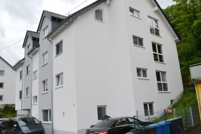 Moderne, großzügige Vier-Zimmer-Wohnung mit Garage in ruhiger Lage von Koblenz-Niederberg.