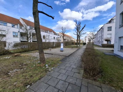MIT AUFZUG - DIREKT AM ILSESEE - GEPFLEGTE 1-ZIMMER-WOHNUNG MIT SCHLAFNISCHE UND EINBAUKÜCHE