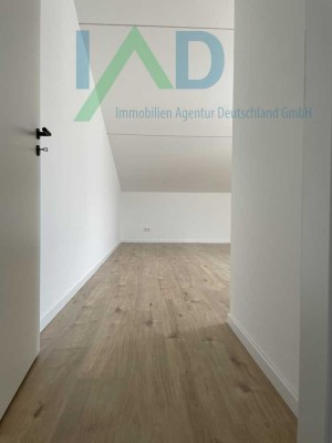 +++NEUBAU+++
Moderne Dachgeschosswohnung mit Loggia, Garten und 2 Stellplätzen !