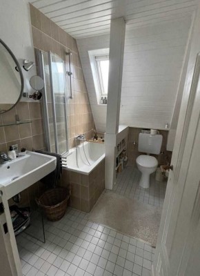Einzigartige Altbauwohnung 2,5-Raum-DG-Wohnung in Essen