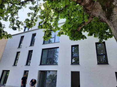 Neubau-EG-Wohnung Zweitbezug mit 3 Zimmern sowie Terrasse und Einbauküche in Offenbach am Mai