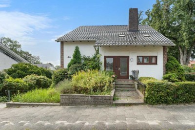 Bremen-Vegesack: Zweifamilienhaus mit Garten, Garage, Terrasse und Balkon in guter Lage