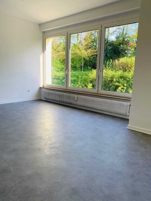 helle, geräumige 3-Zimmerwohnung im Erdgeschoss (renovierungsbedürftig)