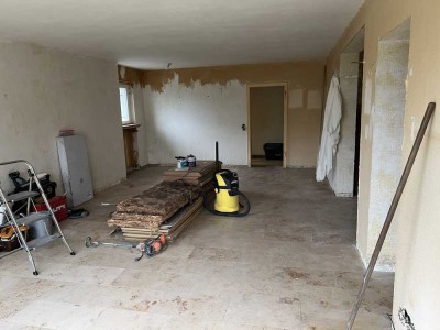 Großzügige, gut geschnittene und helle Zwei-Zimmer-Einliegerwohnung mit sep. Eingang  u. Terrasse