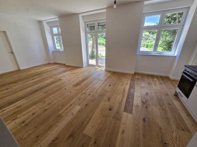 **Erstbezug im Neubau** Hochwert. Luxus-5-Zimmerwohnung - Parkettboden, Terrasse & Einbauküche